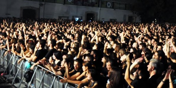 Οι Villagers Of Ioannina City εκθέτουν τα ραδιόφωνα